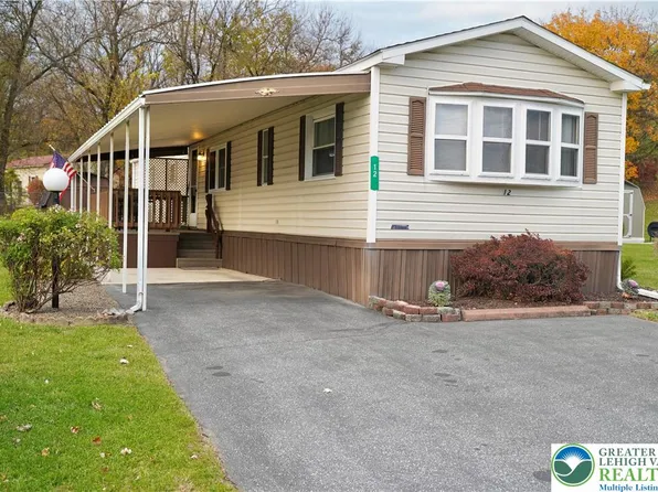 12 Stacey Dr, Walnutport, PA 18088