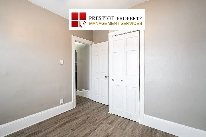 Bedroom - 5832-5834 W Walker St