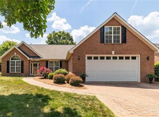 4752 Barrington Place Ct, Jamestown, NC 27282
