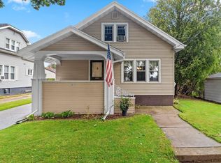 1012 Philippen St, Manitowoc, WI 54220