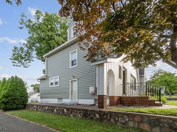 2nd image of 56 Summer St