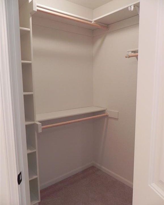 2 Walk In His/Hers Closets