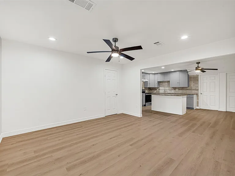 2631 Mansfield St — Photo 5