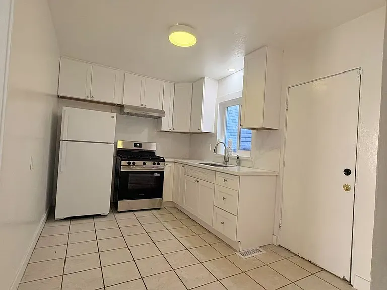 357 Lester Ave #359 — Photo 9
