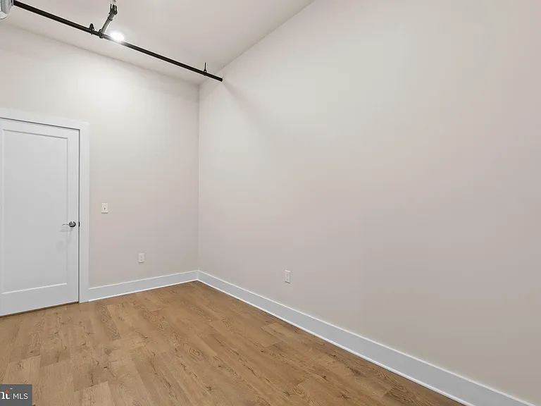30 W Broad St #5 — Photo 25