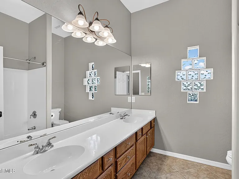 3002 E Sherry Ln — Photo 45