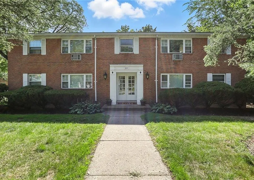 809 East Ave #8