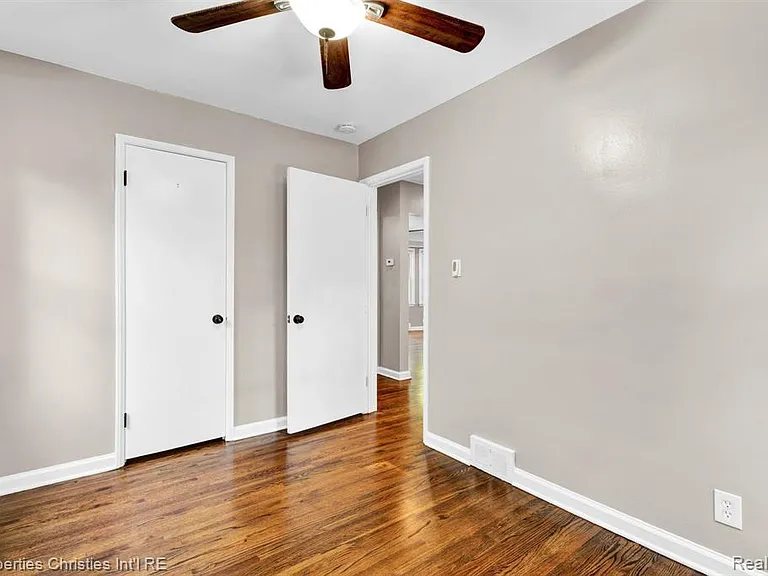 4271 Prairie Ave — Photo 20