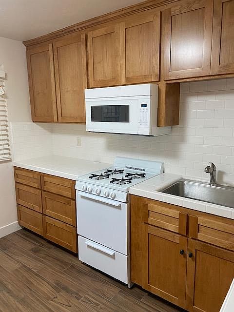1st image of 2527 N Maroa Ave