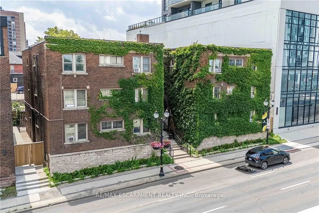 2 bed, $1,800 — Photo 2