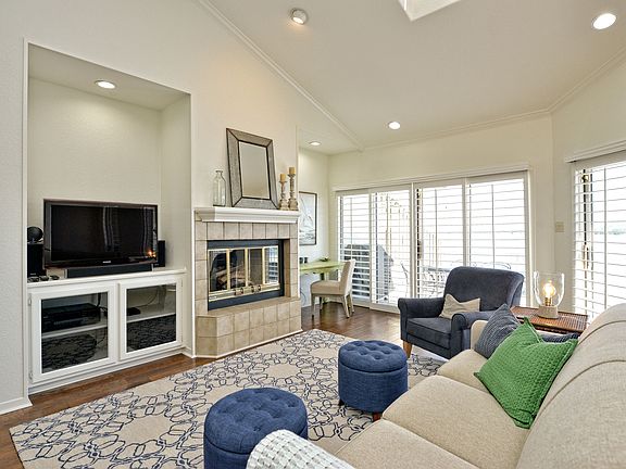 4th image of 403 Island Dr