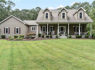 27 Preservation Dr, Exeter, RI 02822