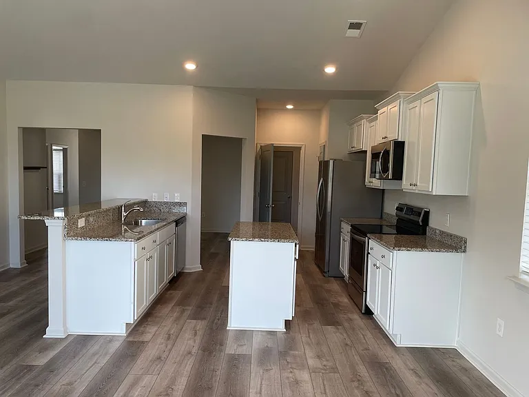3023 Cedar Creek Ln — Photo 7