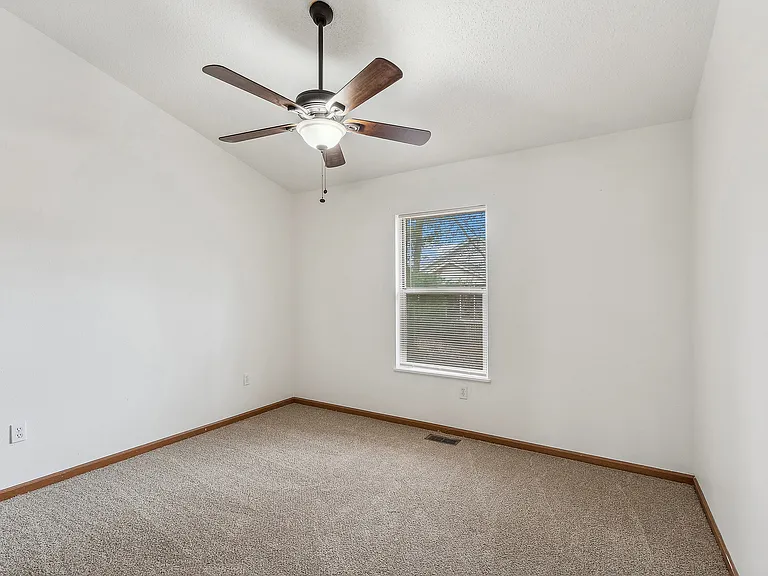 ReNew Edwardsville Apartment Collection — Photo 20
