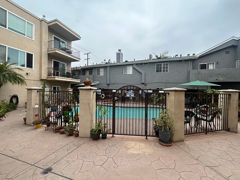 Casa De Lago Apartments — Photo 2