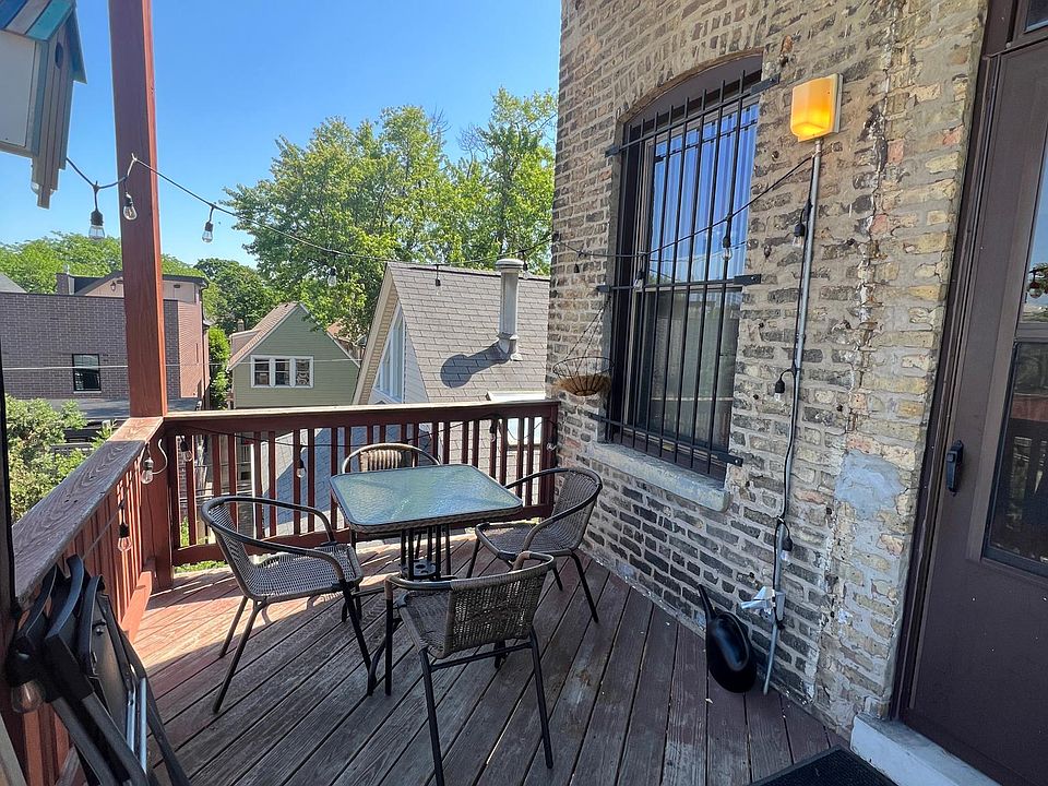 Private outdoor deck off kitchen