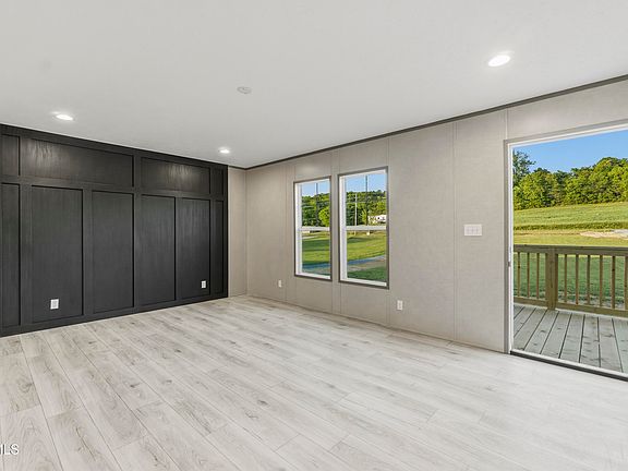 3rd image of 555 McDonald Rd