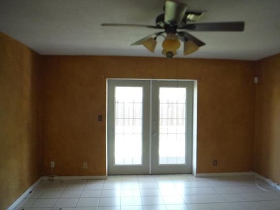 5th image of 110 NE 56th Ct