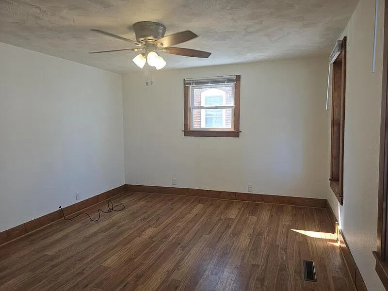 58 W Scott St — Photo 4