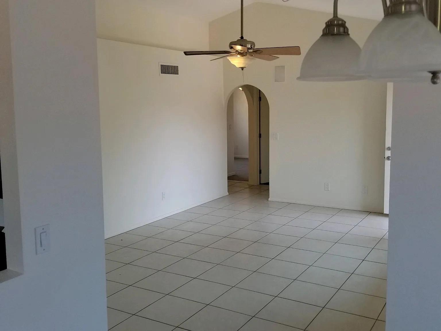 3 bed, 1298 sqft, $2,095 — Photo 3