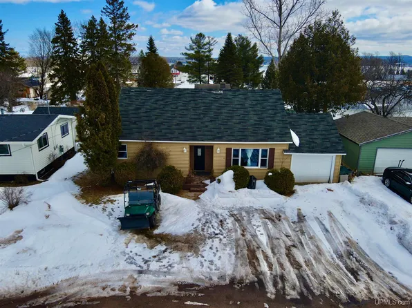 107 Ross St, Baraga, MI 49908