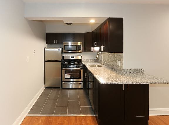 3rd image of 6201 N Kenmore Ave #Ng
