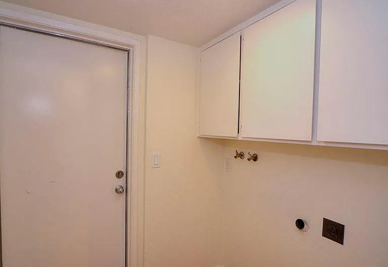 1229 Briarcreek Ct — Photo 2