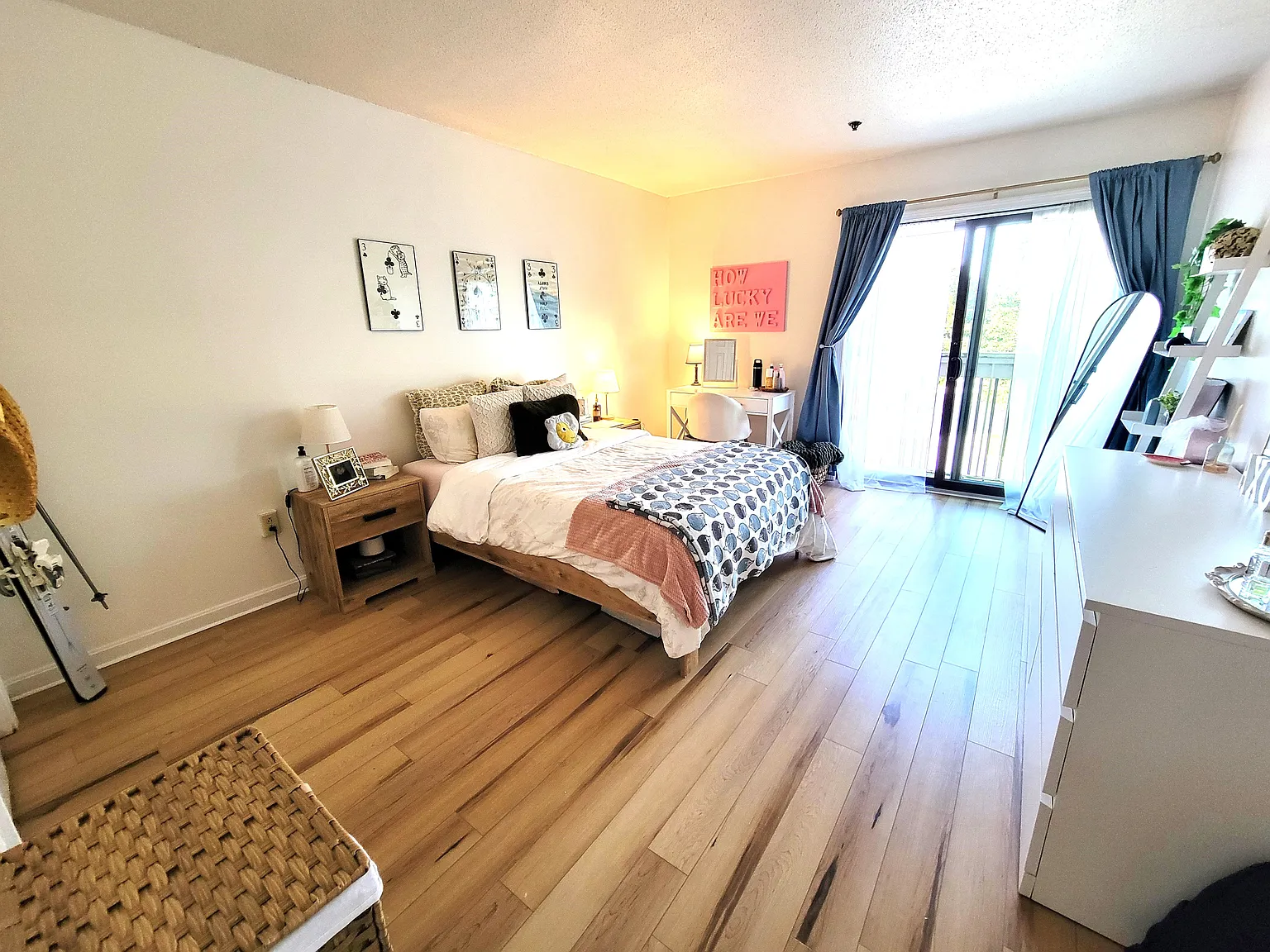 3 bed, 950 sqft, $3,000 — Photo 2
