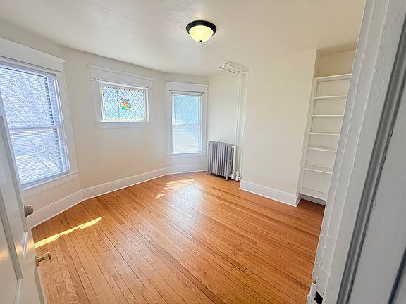 4th image of 1854 Roblyn Ave