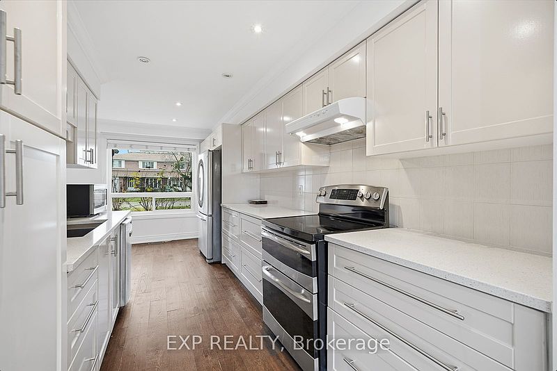 Toronto House for rent - 4 Bedrooms — photo 12