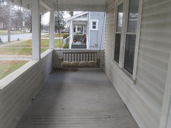5th image of 413 W Woodbine Ave
