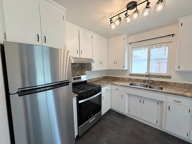 226 Getchell St — Photo 5