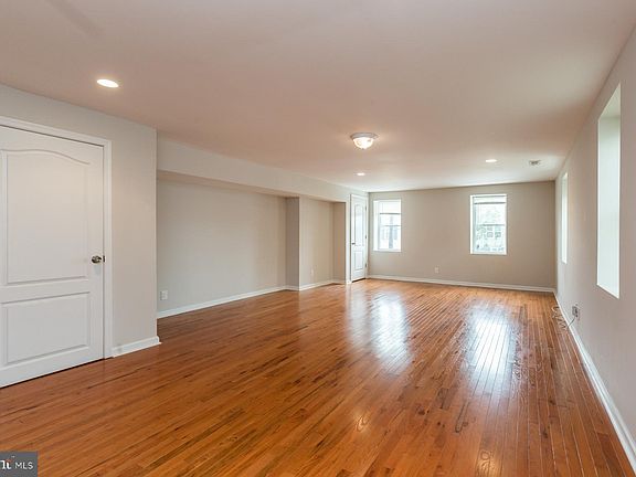 3rd image of 1127 E Susquehanna Ave #2