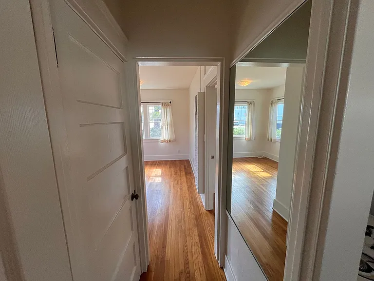 3934-3936 Goldfinch St — Photo 18