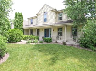 W169N5268 Oak Ridge Trl, Menomonee Falls, WI 53051