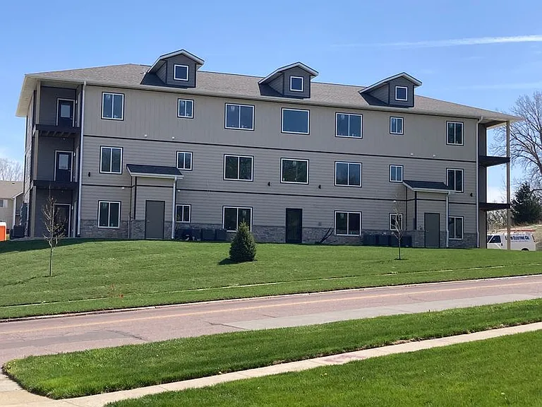 2606 Apache Court Suites 101 4 #201-301 — Photo 3