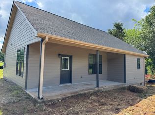 828 E McIntosh Rd, Griffin, GA 30223