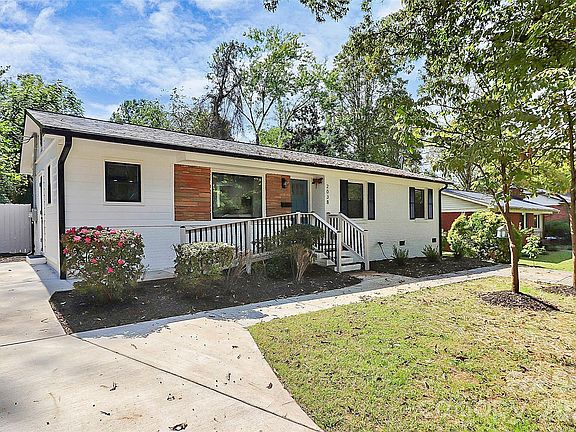 3rd image of 2038 Sandhurst Dr
