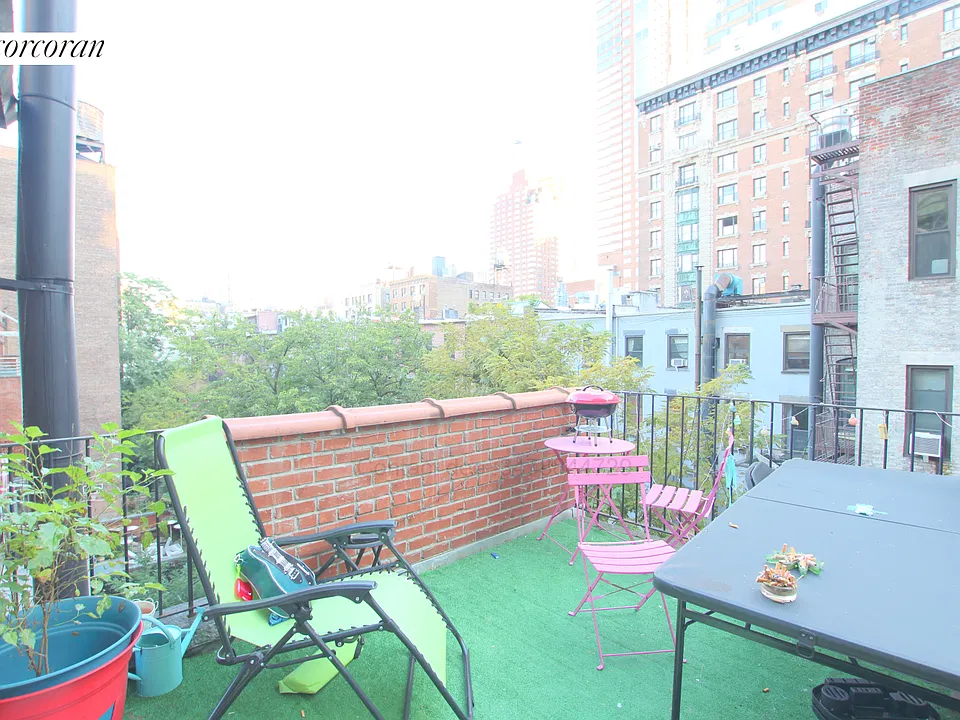 146 W 70th St #9