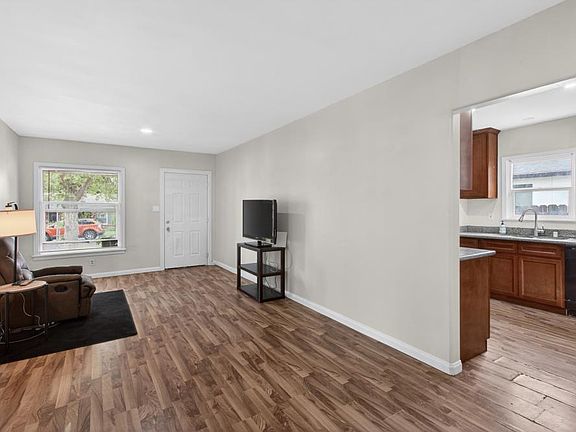 4th image of 5312 Rockwell Rd