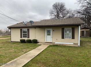212 South St, Belzoni, MS 39038