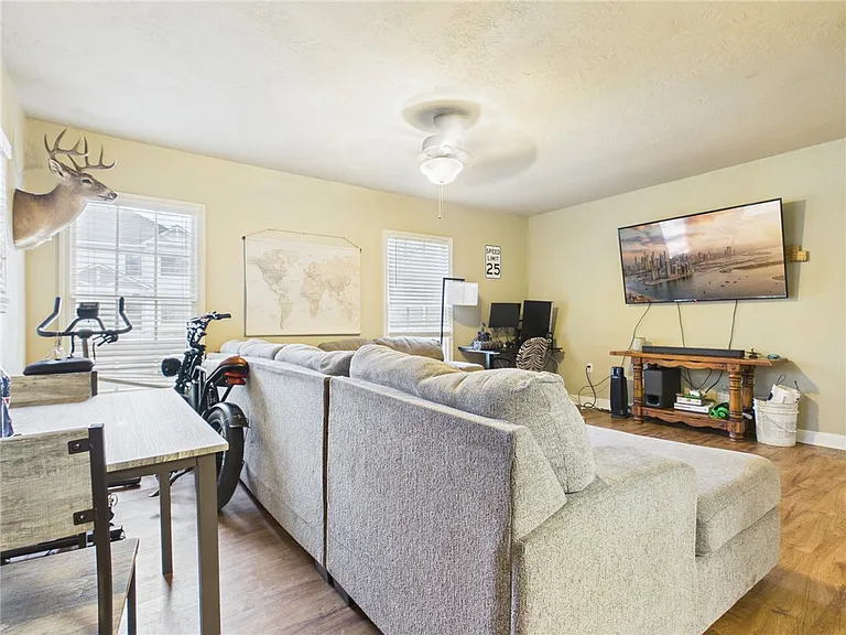 608 Highlands St — Photo 5