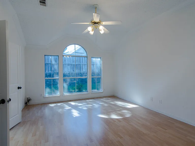9321 Western Trl — Photo 12