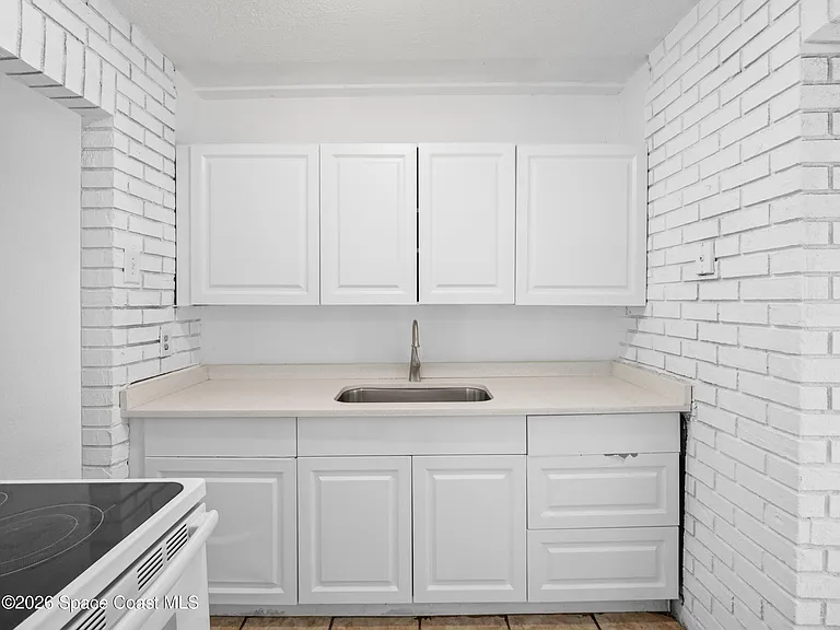 87 NW Irwin Ave — Photo 9