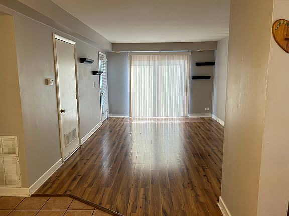 5th image of 1972 Kenilworth Cir APT A