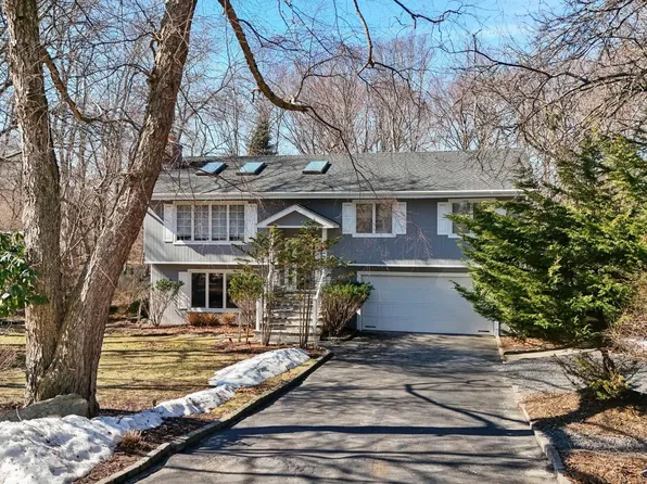 25 Cliff Road W, Wading River, NY 11792