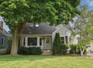 1080 Adelmann Ave, Brookfield, WI 53045