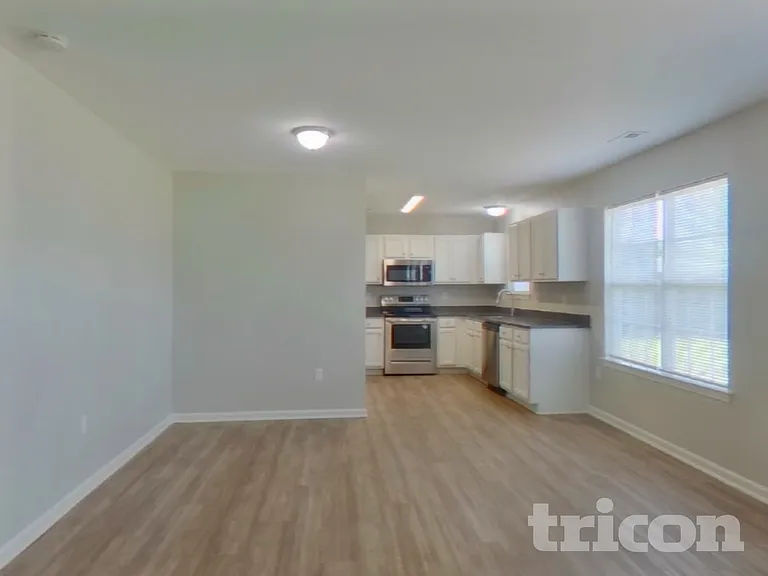 1221 Grace Ct — Photo 4