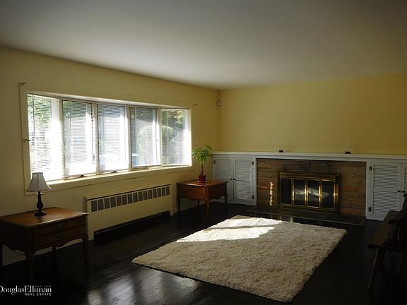 5th image of 91 Franklin St