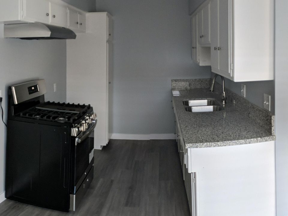 2nd image of 1868 Pine Ave APT 1